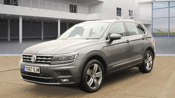 VOLKSWAGEN Tiguan